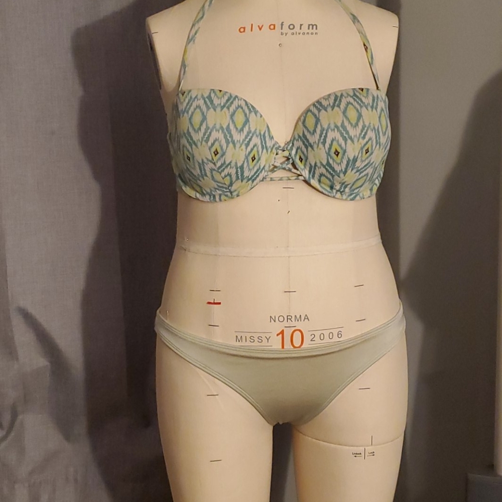 Victoria's Secret Swimsuit Set 34DD/